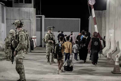 US tells citizens to leave Kabul airport gates 'immediately'