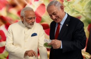 Benjamin Netanyahu presented with Olive Leaf Tea
