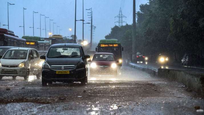 Rain lashes parts of national capital