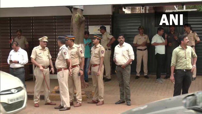 Loudspeaker row Security heightened outside Raj Thackeray's residence