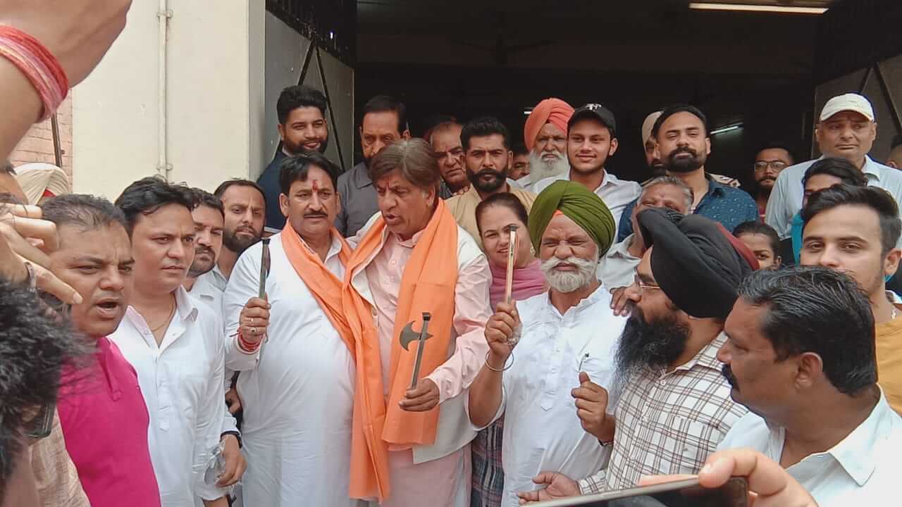Punjab Revenue Minister Jimpa pays obeisance at Bhagwan Parshuram's Tapo-Sathali at village Khati