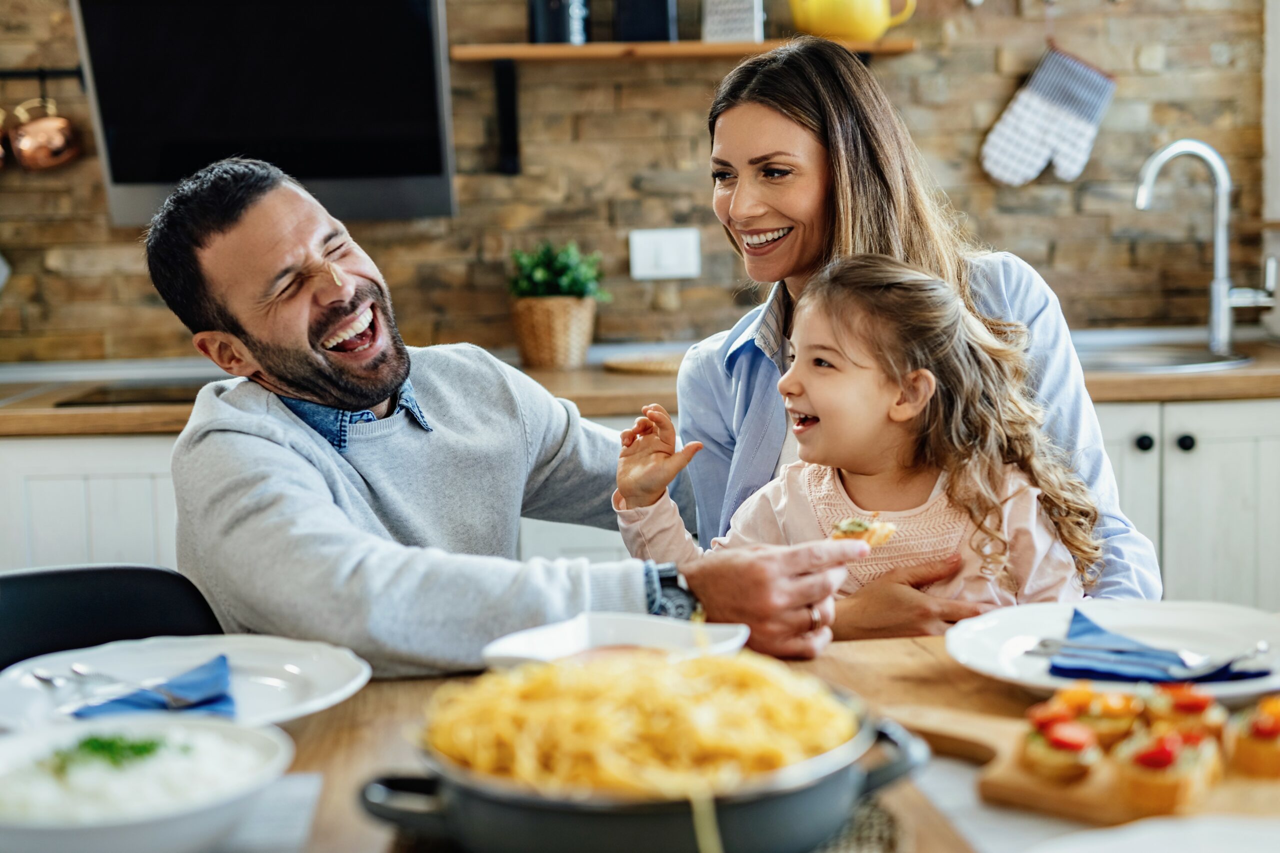 Families who eat together are less stressed