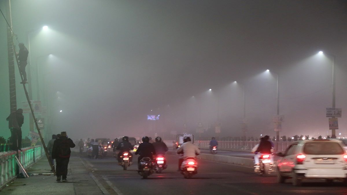 Delhi wakes up to dense fog