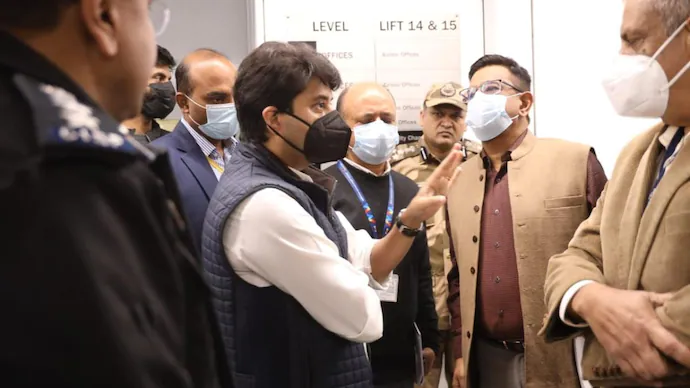 Scindia makes surprise visit to Delhi airport