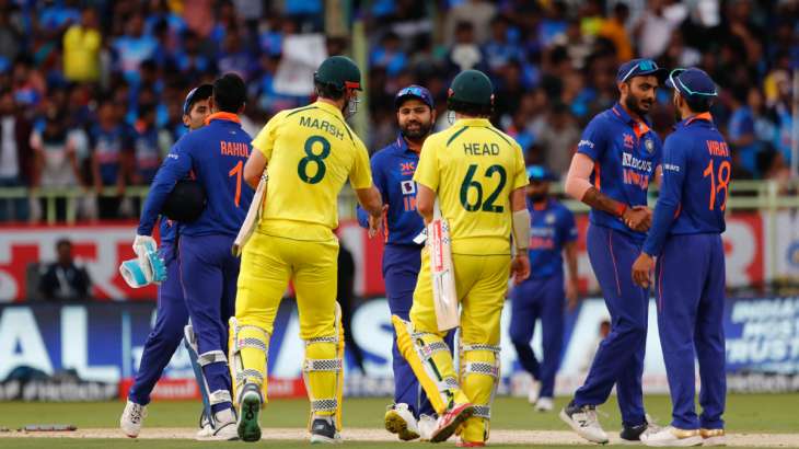 Australia win toss, opt to bat first in third ODI against India