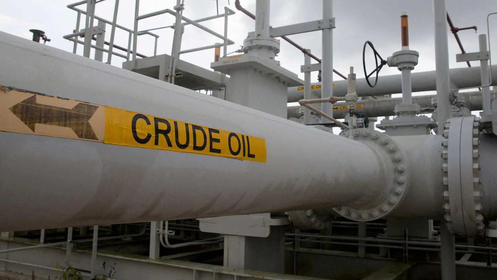 India cuts all windfall tax on crude oil