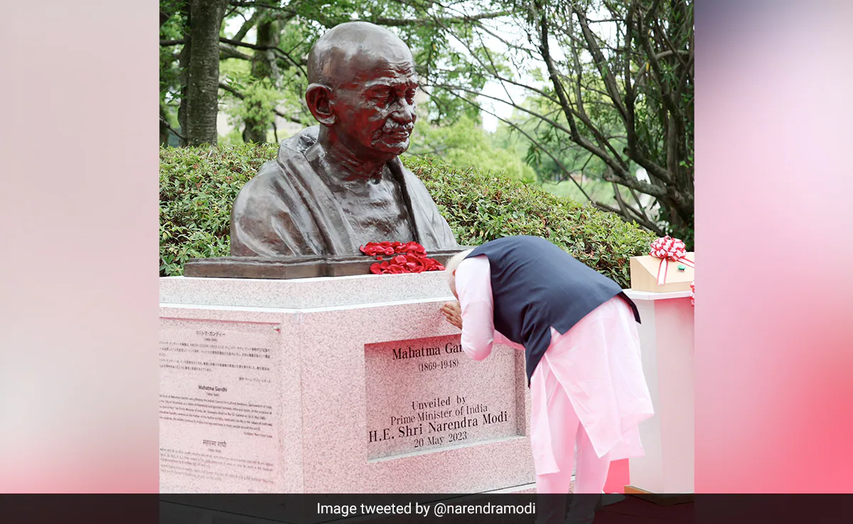 PM Modi unveils bust of Mahatma Gandhi in Japan's Hiroshima