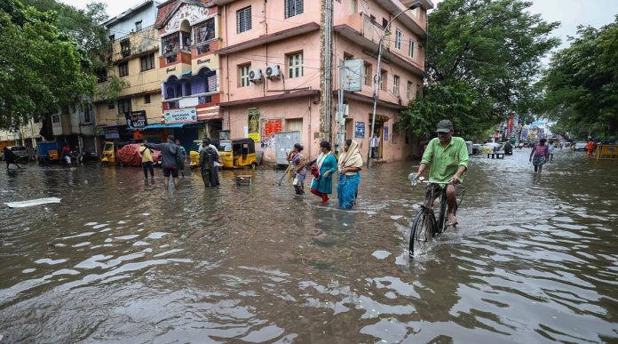 Schools shut in various districts due to heavy rainfall warning in Tamil Nadu