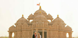 Prime Minister of India, Narendra Modi, and former Prime Minister of Australia, Malcolm Turnbull, on the steps of Akshardham, New Delhi, 2017