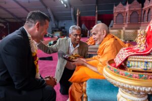 His Holiness Mahant Swami Maharaj blessing Robbinsville, NJ Mayor Dave Fried