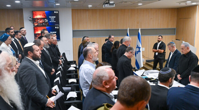 Netanyahu meets families of missing, captive Israelis after Hamas' assault