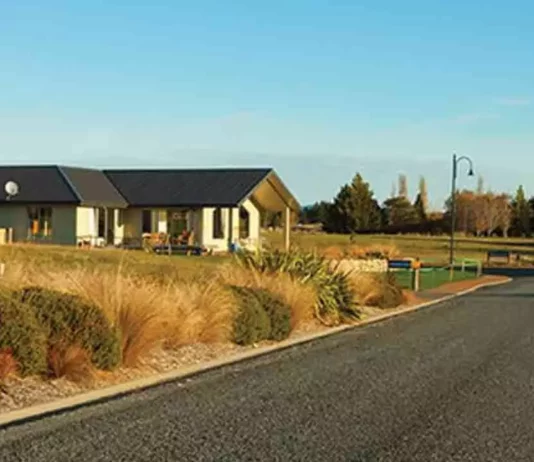 New Zealand’s household net worth falls for 6th consecutive quarter New Zealand's household net worth falls for 6th consecutive quarter