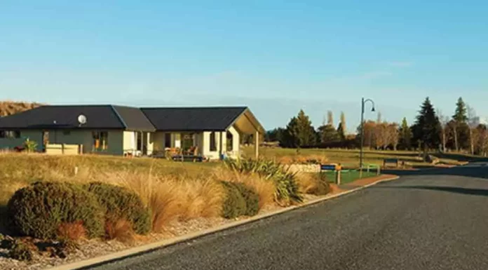 New Zealand’s household net worth falls for 6th consecutive quarter New Zealand's household net worth falls for 6th consecutive quarter