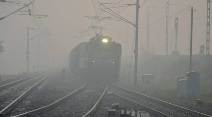 Delhi fog: 39 trains running late due to low visibility Delhi fog
