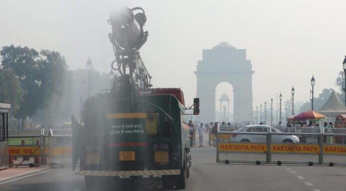 Delhi’s air quality remains in ‘poor’ category with smog all over city Delhi's air quality