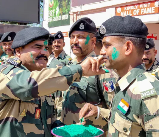 Rajasthan: BSF celebrates Holi on Indo-Pak Border, showers ‘Gulal’ and distributes sweets BSF