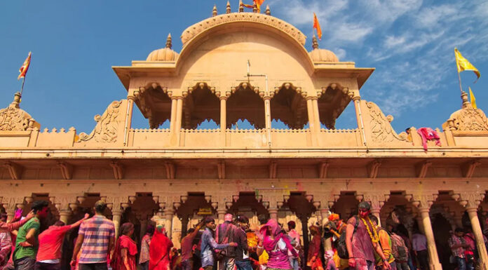 Colors of Joy: ‘Laddu Mar’ Holi celebrations start at Shri Ladliji Maharaj Temple in Barsana Holi