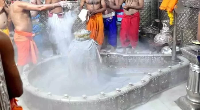 Bhasma Aarti performed at Ujjain’s Mahakaleshwar Jyotirlinga Temple on the first day of the ‘Sawan’ month Mahakaleshwar