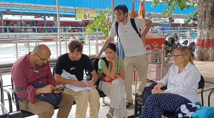 Foreign tourists robbed on Mandore Express, valuables worth Rs 2 lakh stolen Mandore Express