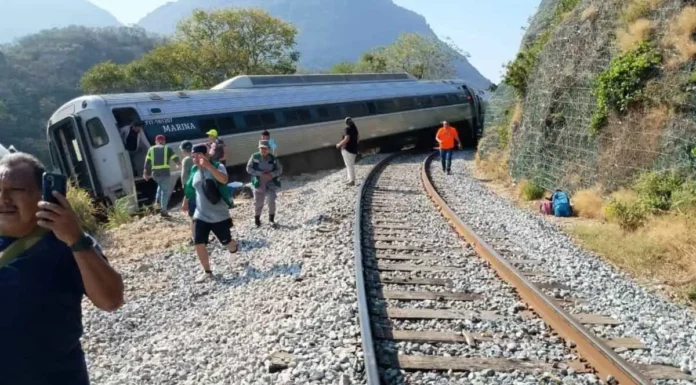 Mexico: 13 killed, 98 injured as passenger train derails on Isthmus of Tehuantepec Railway Tehuantepec Railway