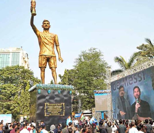 Lionel Messi virtually unveils his 70-foot statue at Lake Town in Kolkata Lionel Messi