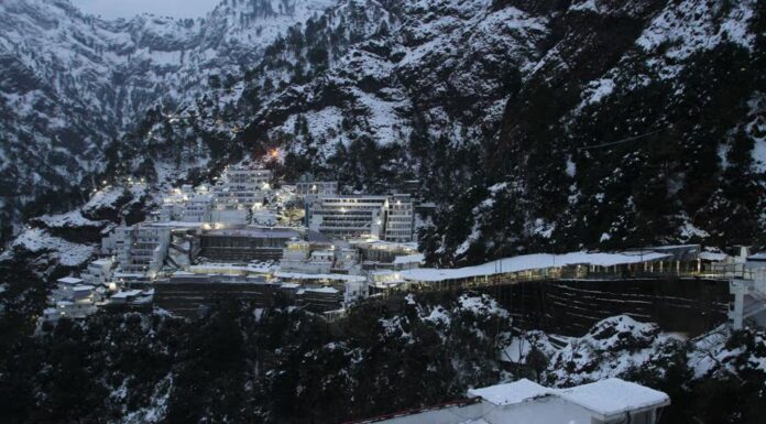 J-K: Vaishno Devi Shrine receives season’s first snowfall Vaishno Devi