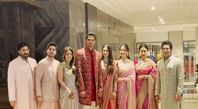 Arjun Tendulkar marries Saaniya Chandhok, couple poses with family Arjun Tendulkar