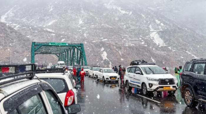 Himachal: Sudden rain, hailstorm in Kufri; tourists enjoy cooler weather Himachal