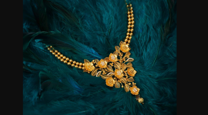 How Does the Right Women’s Gold Chain Elevate a Contemporary Ensemble? Gold Chain