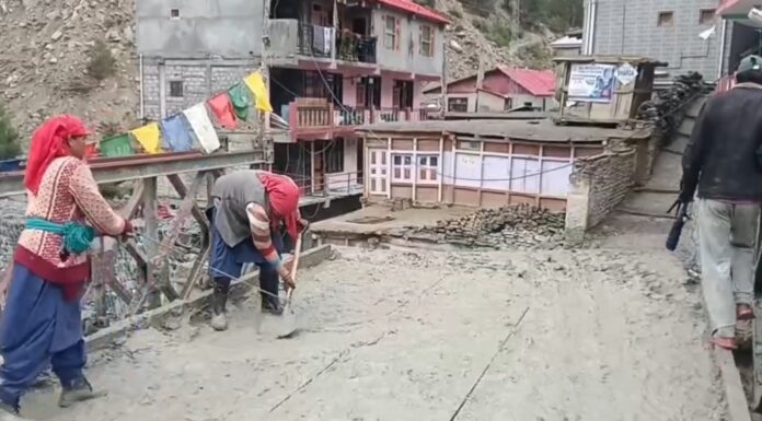 Himachal Pradesh: Flash floods ravage Kinnaur, block NH-5, cut off rural link road; no casualties reported Himachal Pradesh
