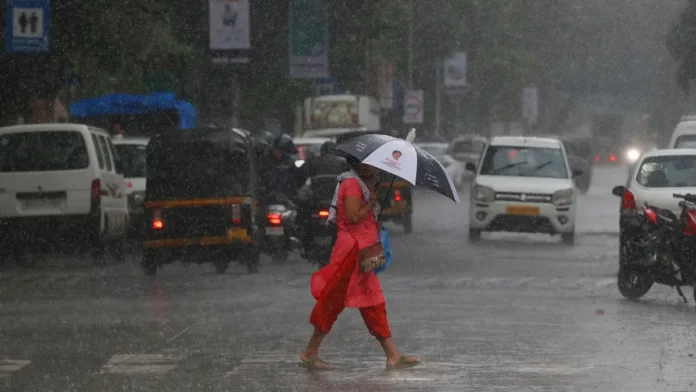 Heavy rain lashes Delhi-NCR Delhi-NCR