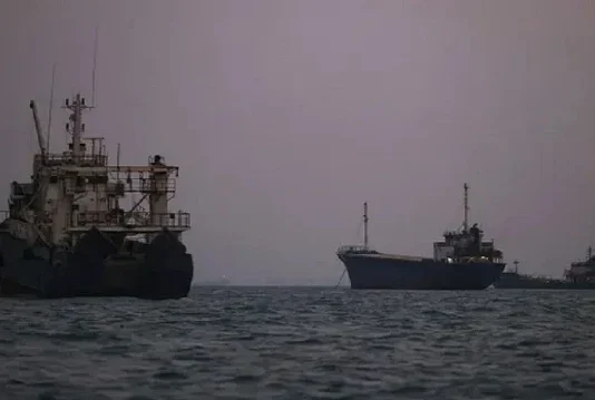 US destroys five Iranian oil tankers in response to ballistic missile attacks on navy warship oil